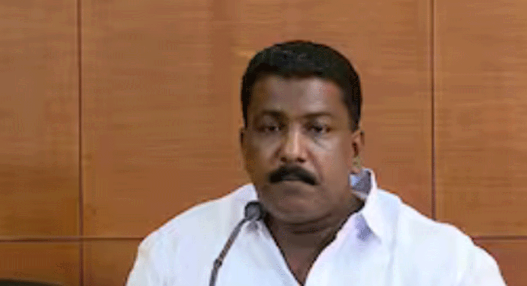 കൈക്കൂലി കേസിൽ പ്രതിയായ തൊടുപുഴ നഗരസഭ ചെയർമാൻ സനീഷ് ജോർജ് രാജിവെച്ചു