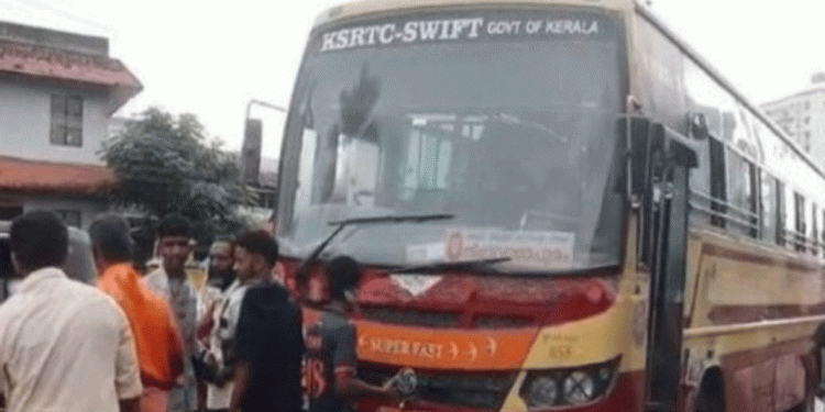 ഓടിക്കൊണ്ടിരുന്ന കെഎസ്ആര്‍സി ബസിന് തീപിടിച്ചു