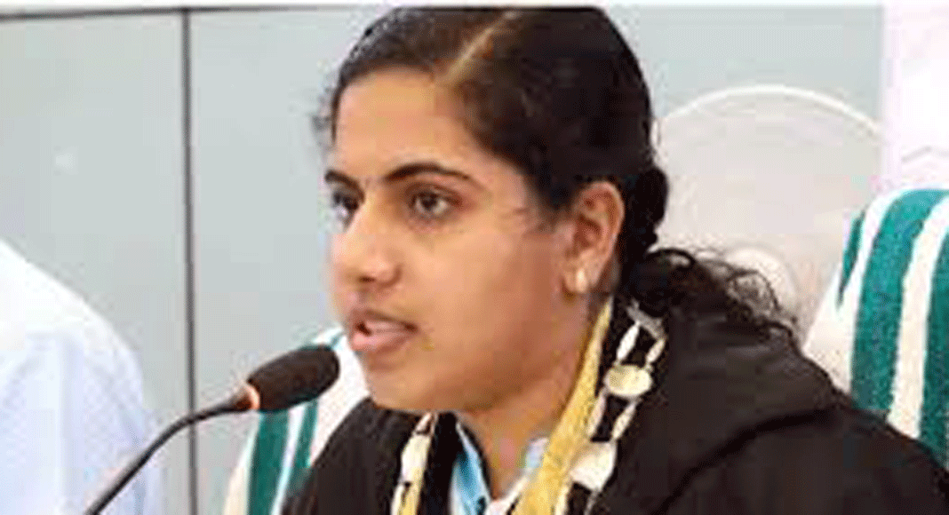 ഓടയിലേക്ക് കക്കൂസ് മാലിന്യം ഒഴുക്കുന്നെന്ന വാട്സാപ്പ് പരാതിയിൽ നടപടി തുടങ്ങി ; മേയര്‍ ആര്യാ രാജേന്ദ്രൻ