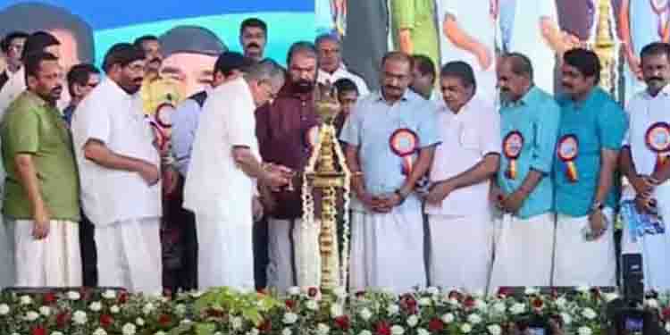 ‘വിഴിഞ്ഞം കേരള വികസന അധ്യായത്തില്‍ പുതിയ ഏട്’; ആദ്യ മദര്‍ഷിപ്പിന് വന്‍ വരവേല്‍പ്