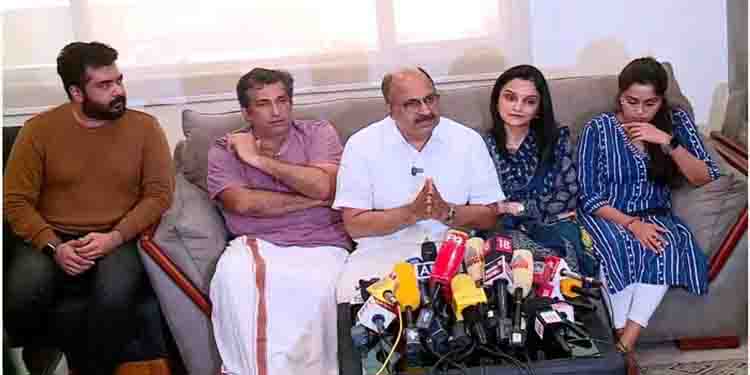 ‘അമ്മ’യിൽ ഇനി ആര്? വനിതാ അംഗത്തെ ജന.സെക്രട്ടറിയാക്കാനും നീക്കം; നിർണായക യോഗം നാളെ
