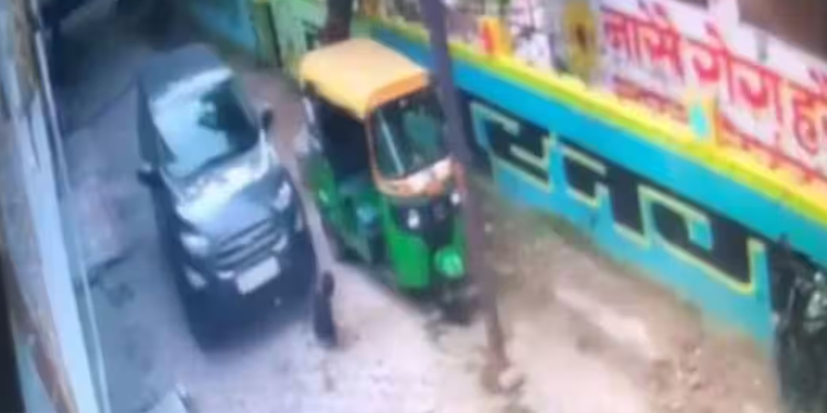 വീടിന് പുറത്ത് കളിച്ചുകൊണ്ടിരുന്ന 2 വയസുകാരിയുടെ ദേഹത്ത് അയൽവാസിയുടെ കാർ കയറിയിറങ്ങി, തൽക്ഷണം ദാരുണാന്ത്യം