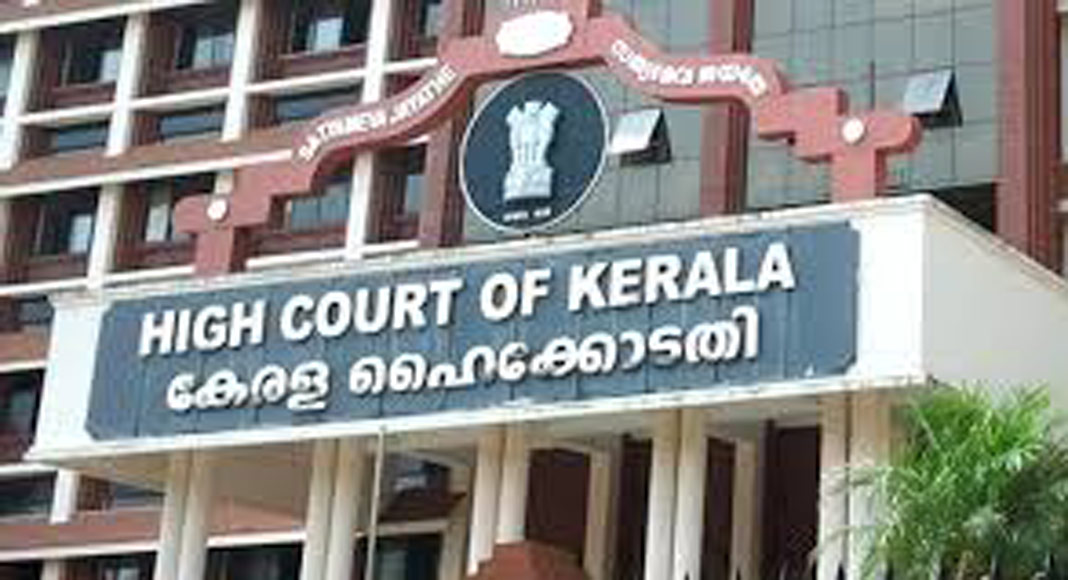 മുഖ്യമന്ത്രിയുടെ വാഹനത്തിന് നേരെ കരിങ്കൊടി വീശി പ്രതിഷേധിച്ച കോൺഗ്രസ് പ്രവർത്തകർക്ക് നേരെ രജിസ്റ്റര്‍ ചെയ്ത കേസ് ഹൈക്കോടതി റദ്ദാക്കി