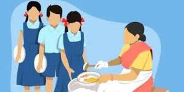 സംസ്ഥാനത്തെ സ്കൂൾ പാചക തൊഴിലാളികൾ ദുരിതത്തിൽ ; മൂന്ന് മാസമായി ശമ്പളമില്ല