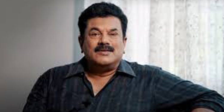 മുകേഷ് ഉൾപ്പടെയുള്ള സിനിമാപ്രവർത്തകർക്കെതിരെ നൽകിയ പരാതി പിൻവലിക്കാൻ തീരുമാനിച്ച് പരാതിക്കാരി