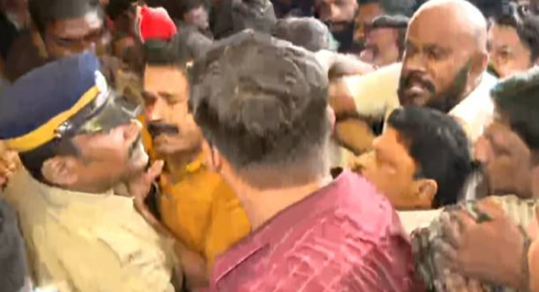 പാലക്കാട് ഹോട്ടലിൽ പോലീസ് നടത്തിയ റെയ്ഡിൽ കോൺ​ഗ്രസ് പ്രതിഷേധത്തിലേക്ക്