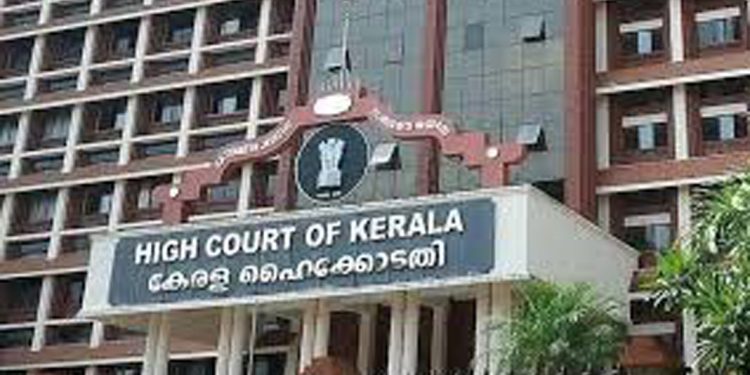 വഞ്ചിയൂരില് വഴി തടഞ്ഞ് നടുറോഡില് നടത്തിയ സിപിഎം ഏരിയാ സമ്മേളനം കോടതിയലക്ഷ്യമാണെന്ന് ഹൈക്കോടതി