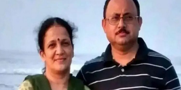 ദ്വാരകയില്‍ കാര്‍ ട്രക്കുമായി കൂട്ടിയിടിച്ചുണ്ടായ അപകടത്തില്‍ ആലപ്പുഴ തുറവൂര്‍ സ്വദേശികളായ ദമ്പതികൾക്ക് ദാരുണാന്ത്യം