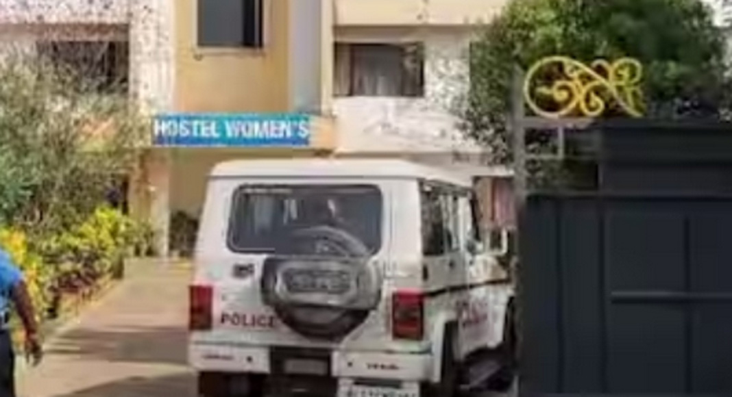 എറണാകുളത്ത് മെഡിക്കല്‍ വിദ്യാര്‍ത്ഥിനി കെട്ടിടത്തിന് മുകളില്‍ നിന്ന് വീണ് മരിച്ചു