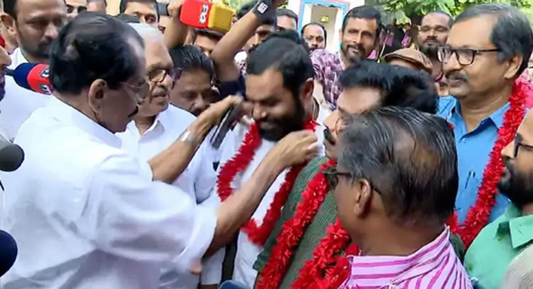 പെരിയ ഇരട്ടകൊലപാതകക്കേസിലെ പ്രതികളായ നാല് സി.പി.എം. നേതാക്കള് കണ്ണൂര് സെന്ട്രല് ജയിലില്നിന്ന് പുറത്തിറങ്ങി