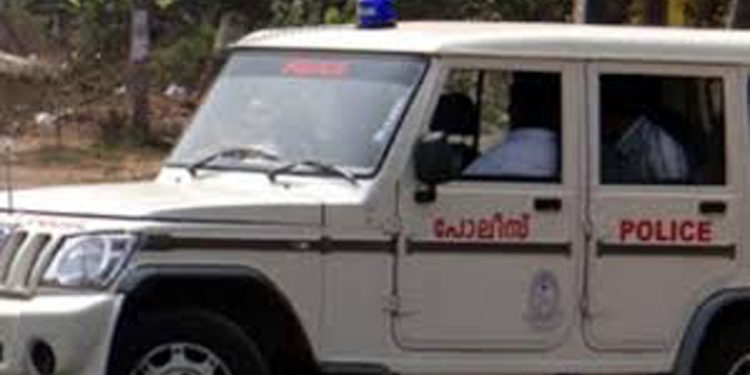 ഫിഷറീസ് വകുപ്പിന്റെ പരിശോധനയില് കാവാലത്താറ്റില് വിഷം കലക്കിയുള്ള മത്സ്യബന്ധനം നടത്തിയ ഒരാളെ പിടികൂടി