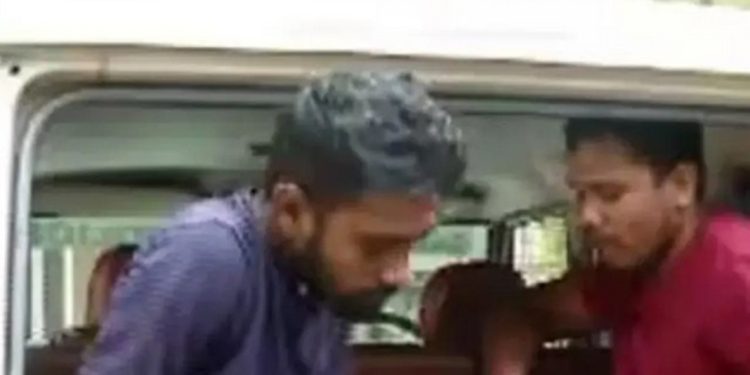 സ്വര്ണക്കട്ടിയെന്ന് തെറ്റിദ്ധരിപ്പിച്ച് സ്വര്ണ വ്യാപാരയില് നിന്ന് പണം തട്ടിയ കേസില് രണ്ട് പേര് കോഴിക്കോട് പിടിയില്