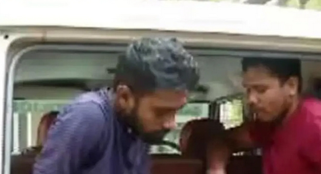 സ്വര്‍ണക്കട്ടിയെന്ന് തെറ്റിദ്ധരിപ്പിച്ച് സ്വര്‍ണ വ്യാപാരയില്‍ നിന്ന് പണം തട്ടിയ കേസില്‍ രണ്ട് പേര്‍ കോഴിക്കോട് പിടിയില്‍