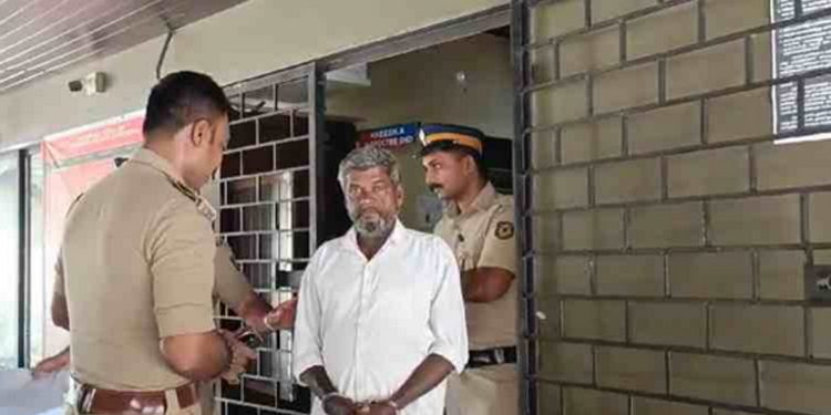 ചെന്നിത്തലയിൽ വൃദ്ധരായ അച്ഛനമ്മമാരെ ചുട്ടുകൊന്ന കേസിലെ പ്രതി വിജയനെ ചെങ്ങന്നൂർ ഫസ്റ്റ് ക്ലാസ്സ്‌ ജുഡീഷ്യൽ മജിസ്ട്രേറ്റിന് മുന്നിൽ ഹാജരാക്കി