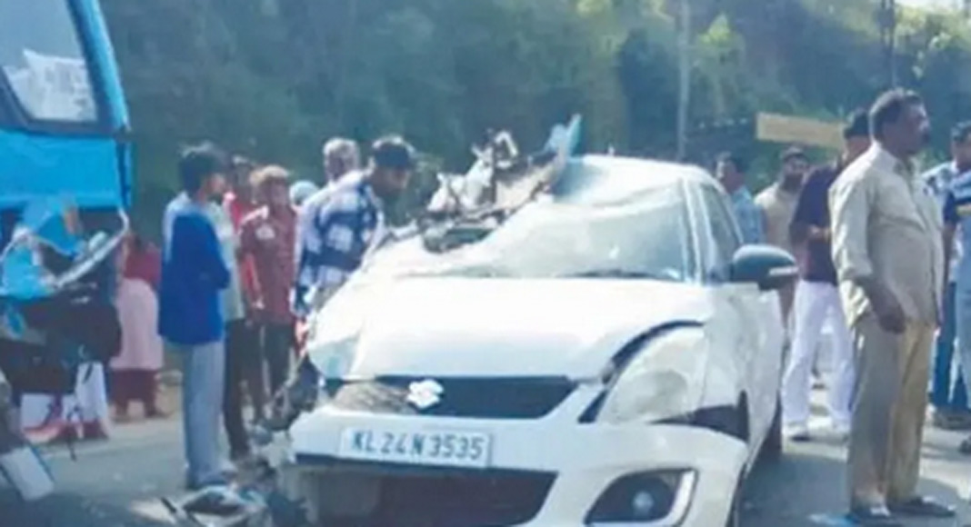 കാറും സ്വകാര്യബസും തമ്മില്‍ കൂട്ടിയിടിച്ച് രണ്ടുപേര്‍ക്ക് പരിക്ക്