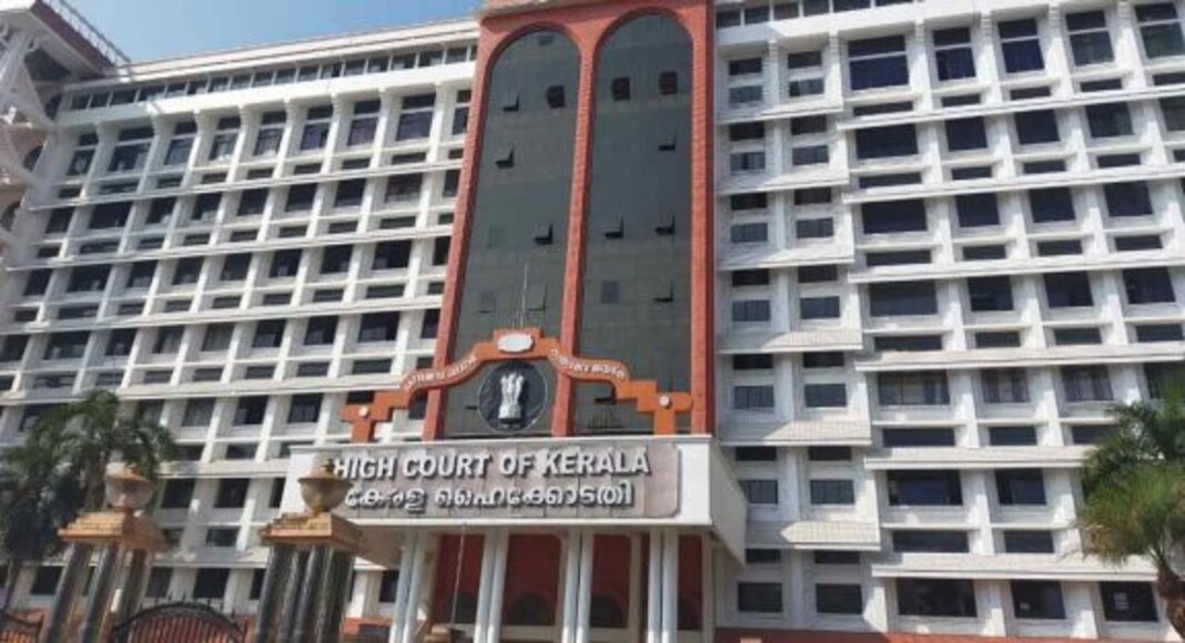 ആശാ വർക്കർമാർ നടത്തുന്ന സെക്രട്ടേറിയറ്റ് ഉപരോധ സമരത്തിനെതിരായ കോടതിയലക്ഷ്യ ഹർജി ഹൈക്കോടതിയുടെ പ്രത്യേക ബെഞ്ചിലേക്ക് മാറ്റി