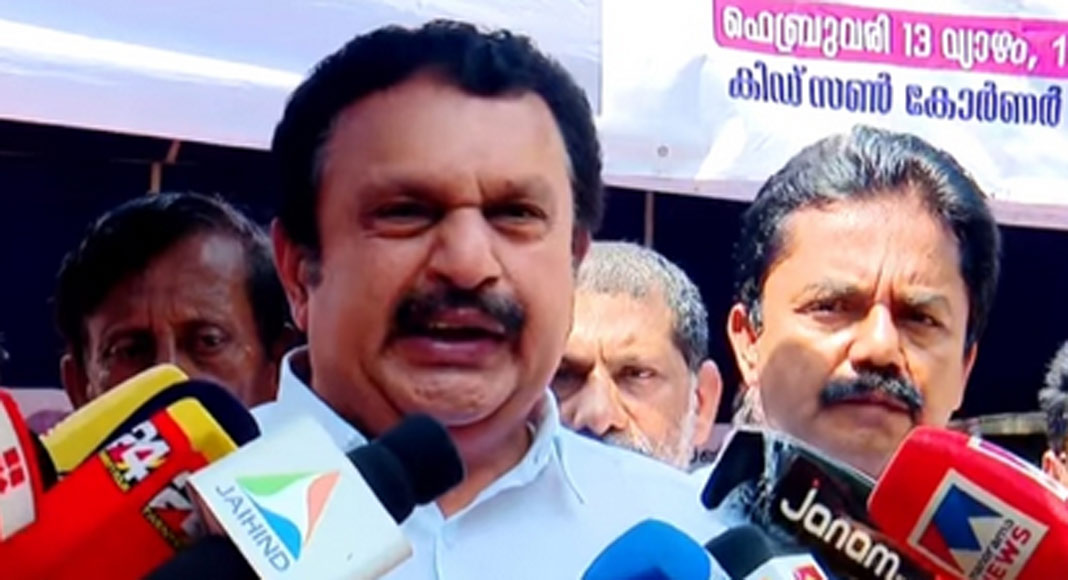 വനം മന്ത്രി എ കെ ശശീന്ദ്രനെതിരെ കോണ്‍ഗ്രസ് നേതാവ് കെ മുരളീധരന്‍