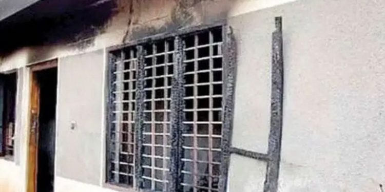 അമ്മയുമായി തര്‍ക്കം ; വാടക വീട് തീയിട്ട് നശിപ്പിച്ച് മകന്‍