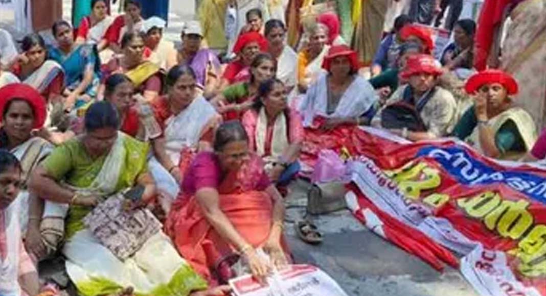 സെക്രട്ടറിയേറ്റിന് മുന്നിലെ ആശാ വര്‍ക്കര്‍മാരുടെ സമരം 48ാം ദിവസത്തിലേക്ക് കടന്നു