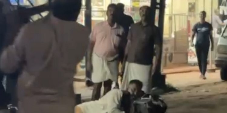 കൊല്ലത്ത് കൂട്ടയടി ; ഹോട്ടൽ ജീവനക്കാരെ ഭക്ഷണം കഴിക്കാനെത്തിയ യുവാക്കൾ മർദ്ദിച്ചു