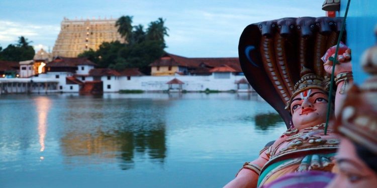 ശ്രീപത്മനാഭസ്വാമി ക്ഷേത്രത്തിനു മുകളില്‍ ഡ്രോണ്‍ പറത്തിയ കൊറിയന്‍ വ്‌ലോഗർക്കായി തിരച്ചില്‍