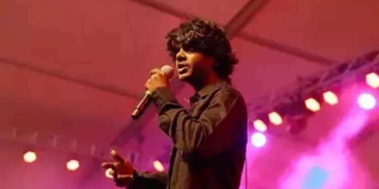 താൻ മുന്നോട്ട് വെക്കുന്ന രാഷ്ട്രീയത്തിനെ ഭയക്കുന്നു ; സംഘപരിവാർ ആക്രമണത്തിനെതിരെ പ്രതികരണവുമായി റാപ്പർ വേടൻ