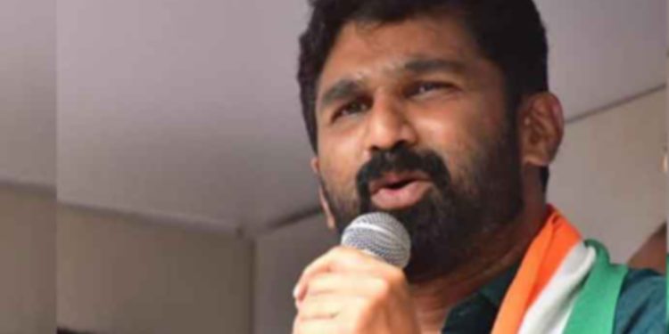 പി വി അൻവറിനെ രൂക്ഷമായി വിമർശിച്ച് വി ടി ബൽറാം