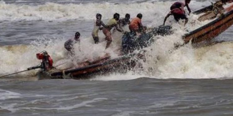 മുതലപ്പൊഴിയില്‍ വീണ്ടും വള്ളം മറിഞ്ഞ് അപകടം