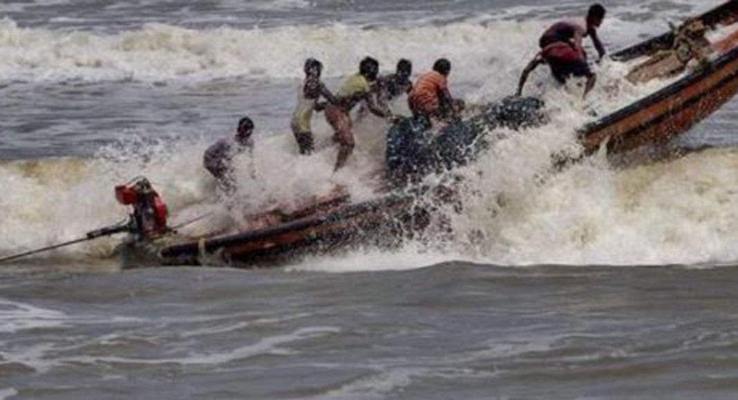 മുതലപ്പൊഴിയില്‍ വീണ്ടും വള്ളം മറിഞ്ഞ് അപകടം