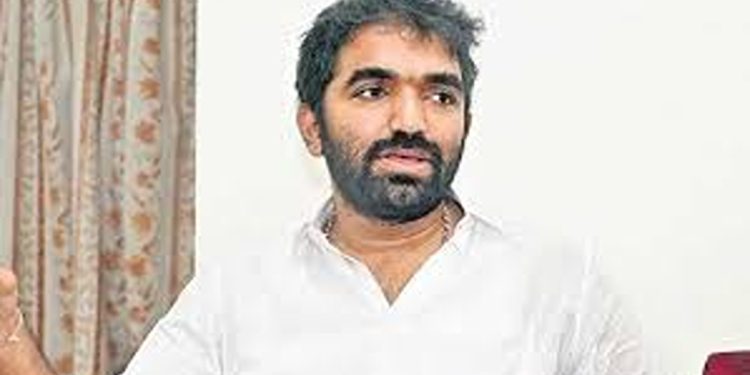 കോട്ടയം മെഡിക്കൽ കോളേജ് കെട്ടിടം തകർന്നുവീണ സംഭവത്തിൽ പ്രതിഷേധവുമായി ചാണ്ടി ഉമ്മൻ എംഎൽഎ