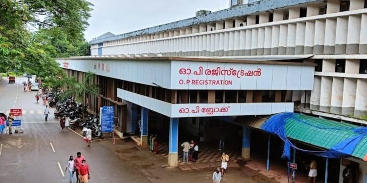 കോട്ടയം മെ​ഡി​ക്ക​ൽ​ കോ​ളേജി​ൽ പൈപ്പ് പൊട്ടി സി.എസ്.ആർ മുറിയിൽ വെള്ളക്കെട്ട്