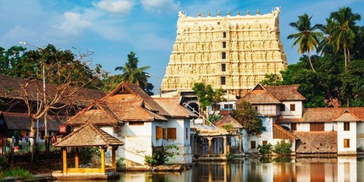 പത്മനാഭസ്വാമി ക്ഷേത്രത്തിൽ പോലീസ് ഉദ്യോഗസ്ഥന്റെ കയ്യിൽ നിന്നും അബദ്ധത്തിൽ വെടി പൊട്ടി
