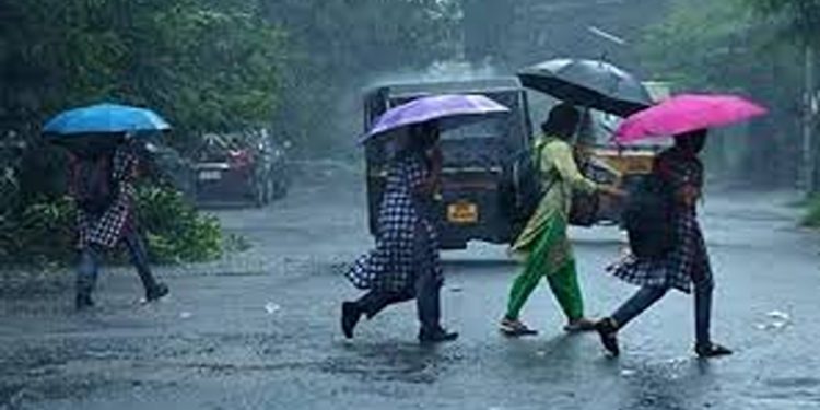 കേരളത്തിന് മുകളിൽ ചക്രവാതച്ചുഴി ; അടുത്ത 5 ദിവസം ശക്തമായ കാറ്റിനും മഴക്കും സാധ്യത