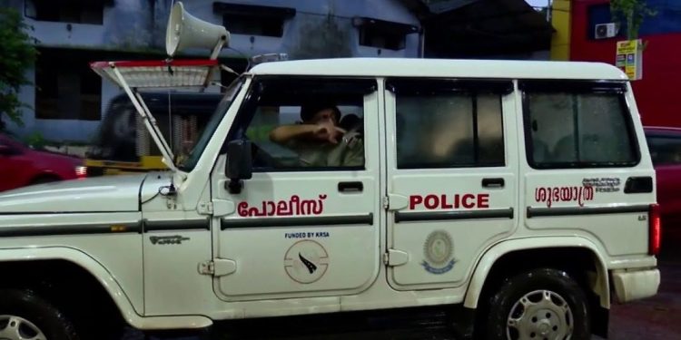 ബസിനുള്ളിൽ പെൺകുട്ടിയെ ഉപദ്രവിച്ചശേഷം ഇറങ്ങി ഓടിയ പ്രതിയെ പിടികൂടി പോലീസ്