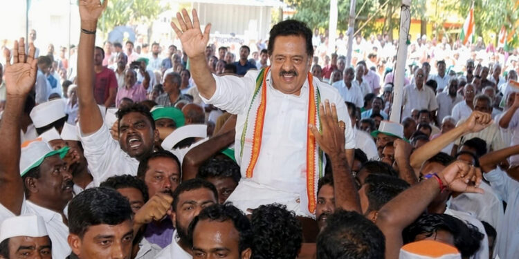 പുത്തരിക്കണ്ടം മൈതാനം മുഴുവൻ ‘ചെന്നിത്തല’ മുദ്രാവാക്യം ; പുതുയുഗ യാത്രയുടെ സമാപനം ആവേശക്കടലായി